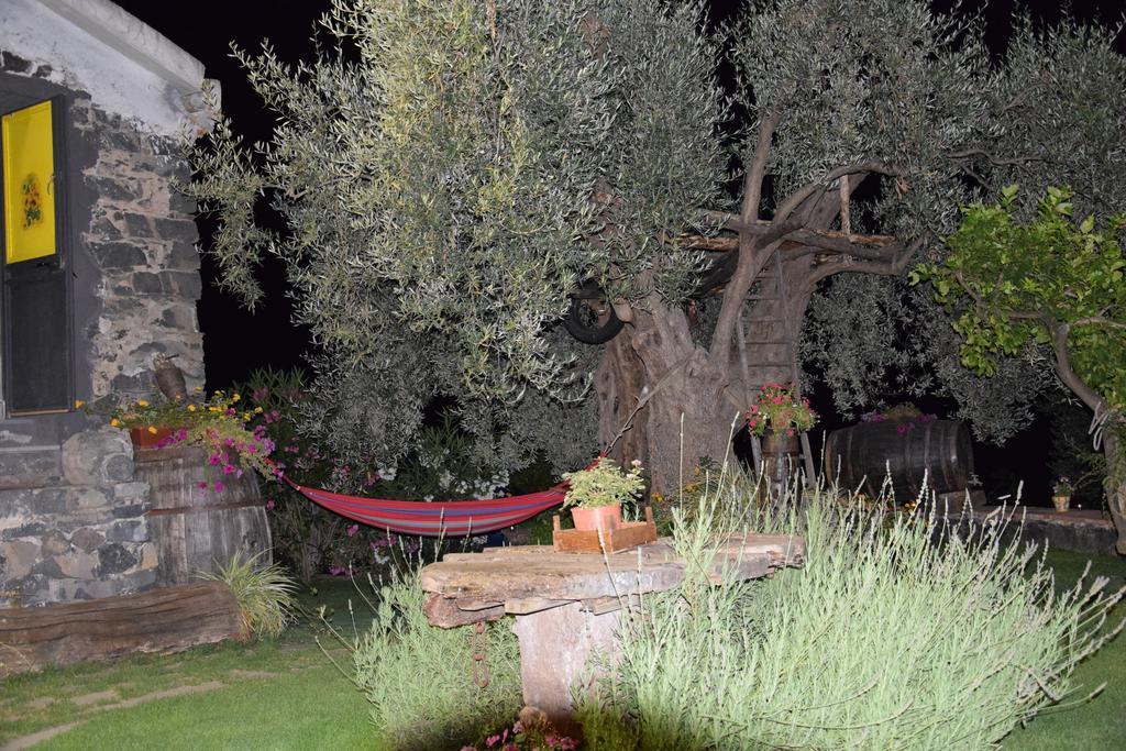 Le Case Di Bacco Santa Venerina Ruang foto