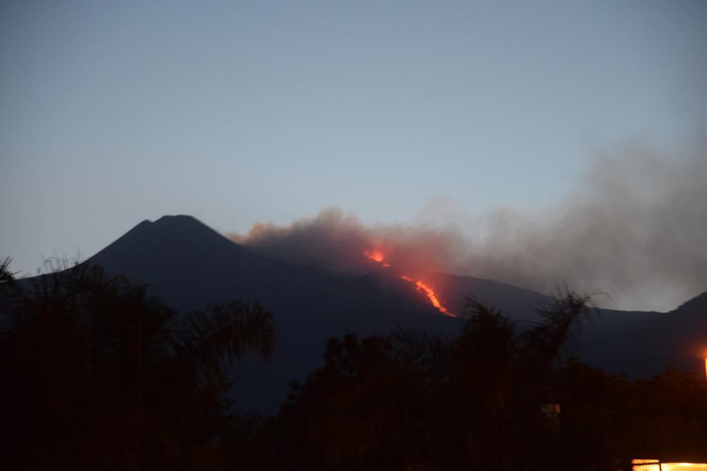 Le Case Di Bacco Santa Venerina Bagian luar foto